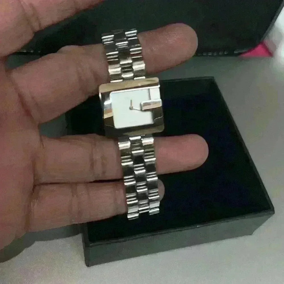 Available Authentic Gucci Women Watch - Picture 2 of 6